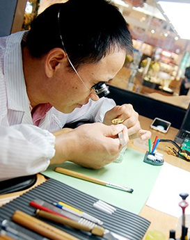 本杰明·托马斯-朝阳区格拉苏蒂维修服务中心制表师